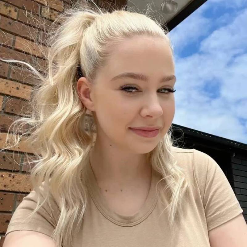 Rose, 27, suez