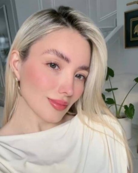 Mia Sofia, 39, Glasgow