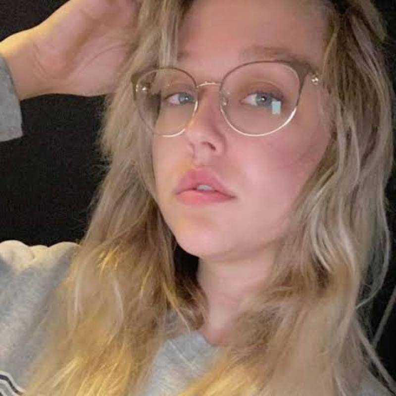 Amelia, 28, Madagascar