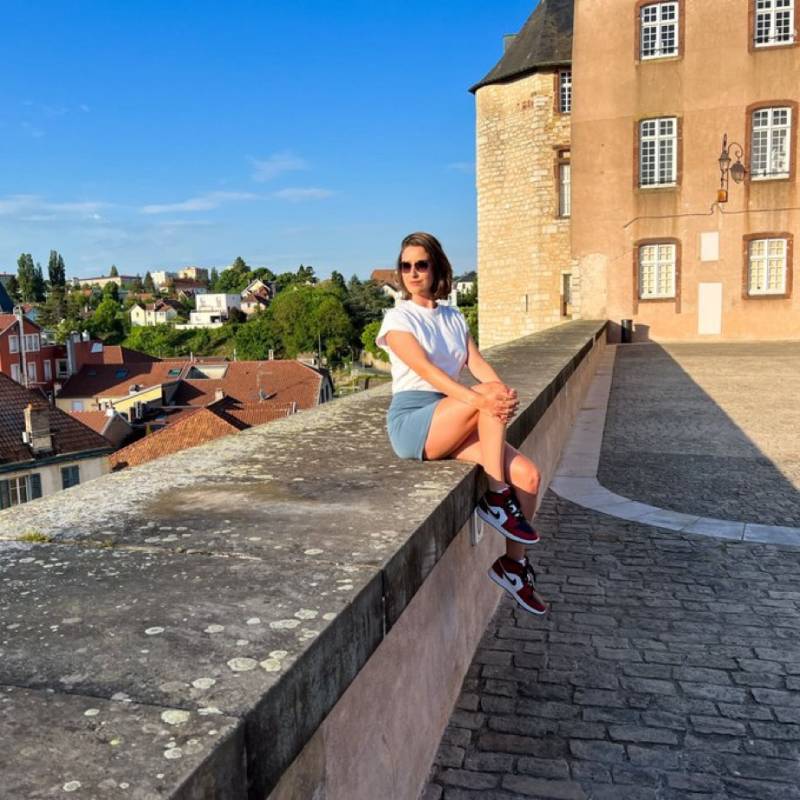 Sandrine, 18, Bheramara