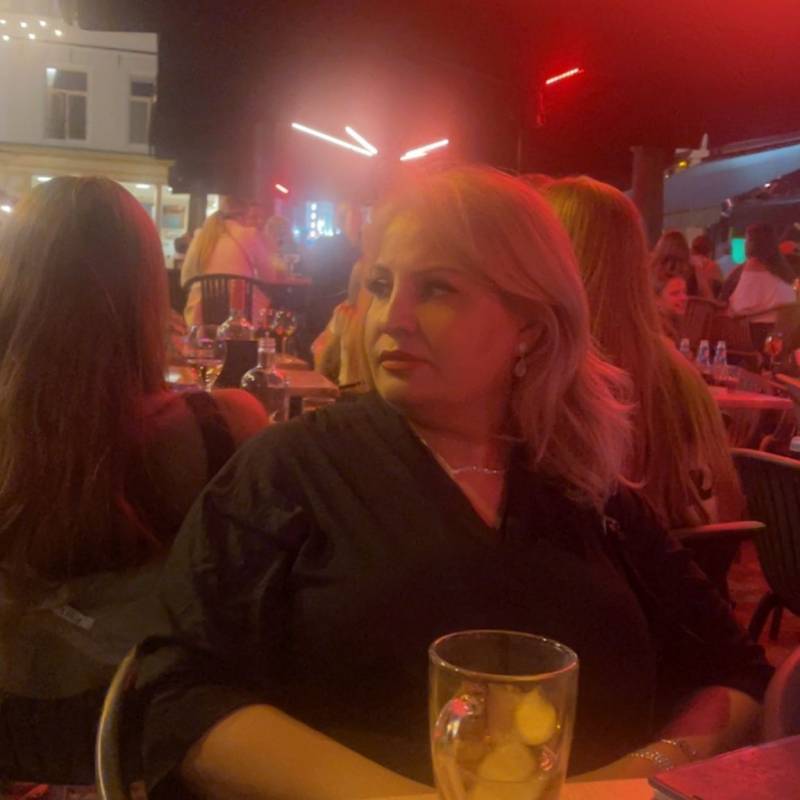 SARAH, 52, united kingdom