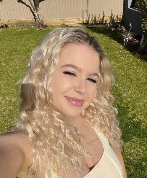 Mai Makova, 37, Sharja