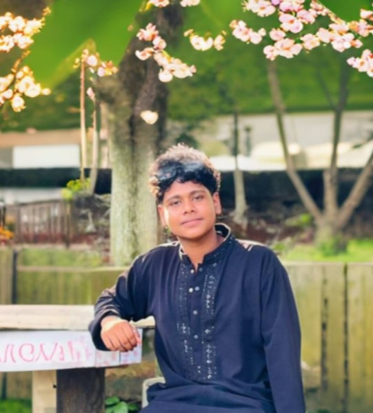 MIRAZ, 19, Now live in Qatar Doha