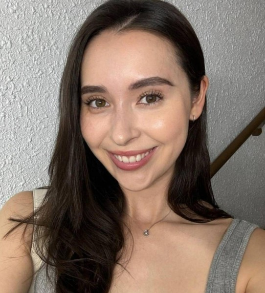 Luna, 36, Netherlands