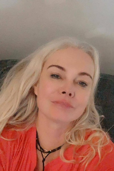 Mary, 65, Now live in Qatar Doha