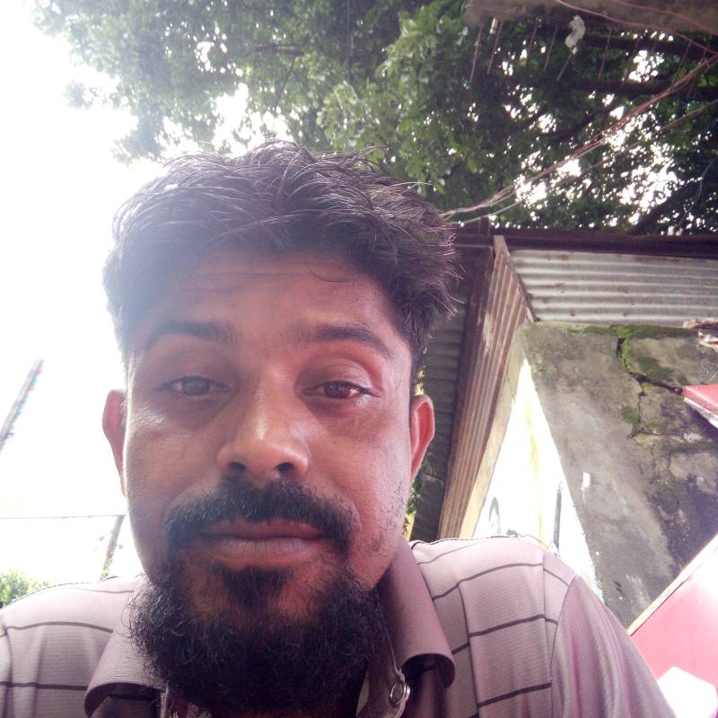Nistobdho yachin, 32, Los Angeles