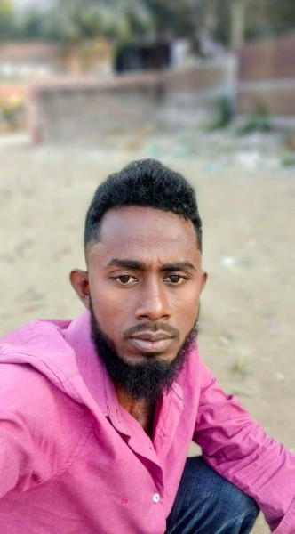 Nurnoby, 30, I live in Madagascar