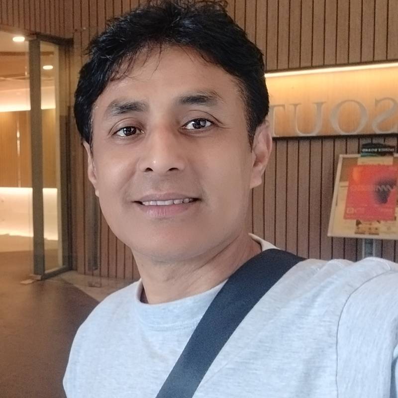 Anu, 47, garland