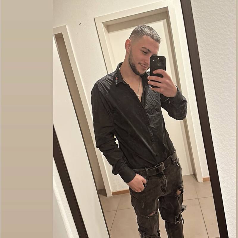 https://tr.fivedate.com dating AlexSucoi in İsviçre