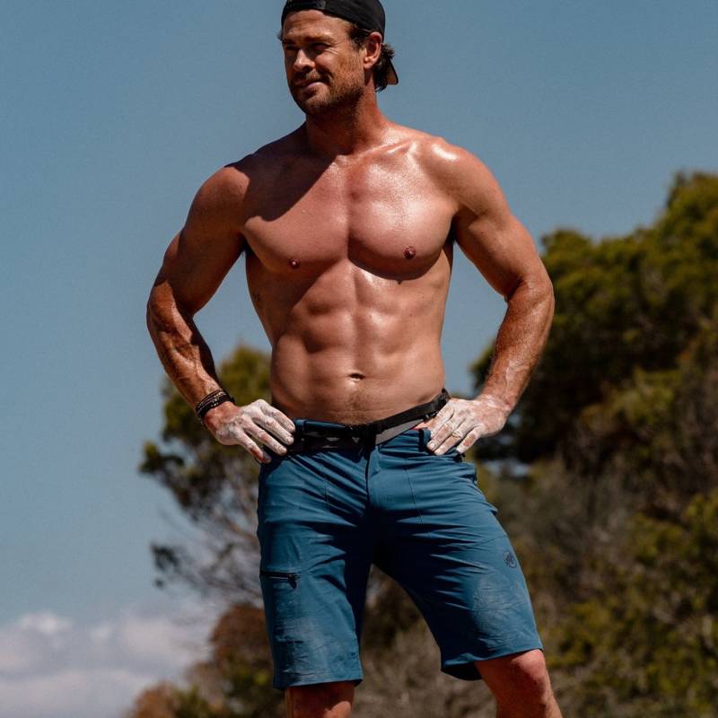 chrishemsworth dating