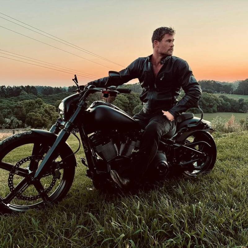 chrishemsworth dating