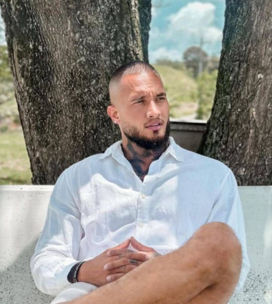 HiltonBenjamin98238 dating