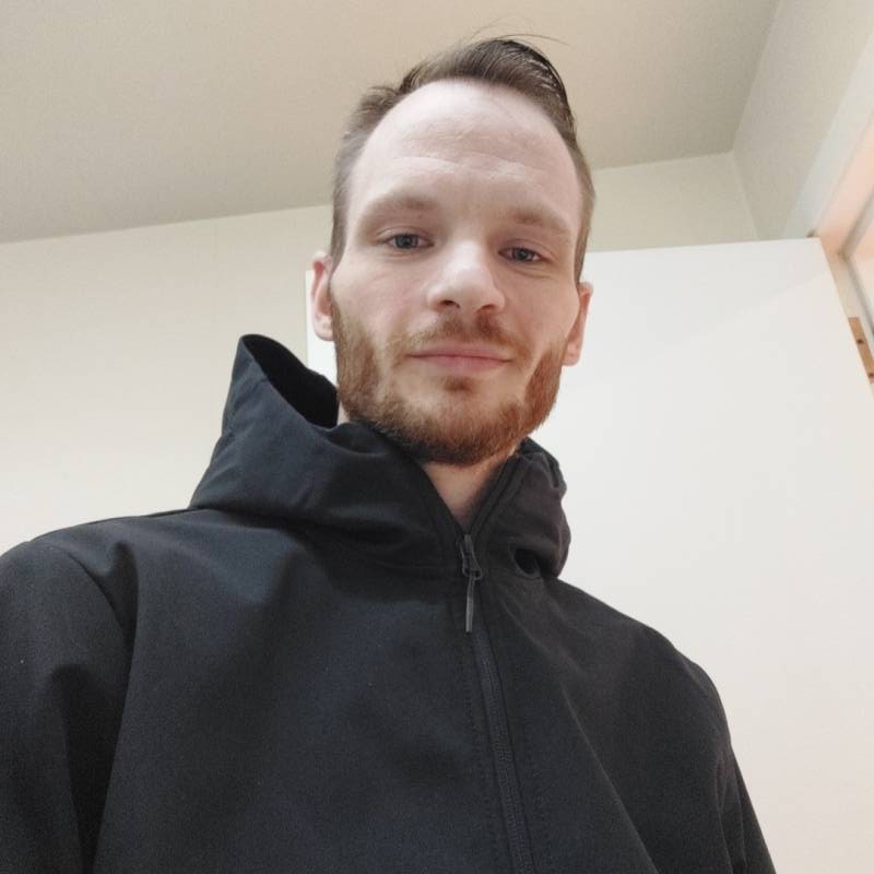 Zoltan31819 dating